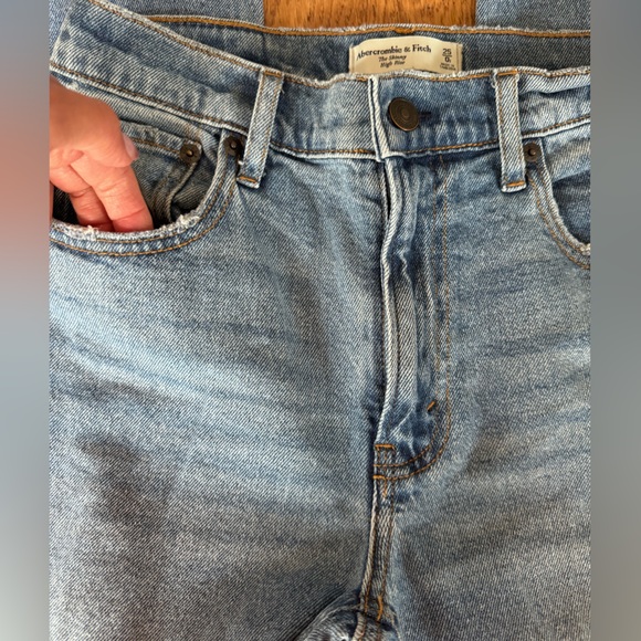 Abercrombie & Fitch The Skinny High Rise SZ 25/0S Medium Rinse - Picture 8 of 16